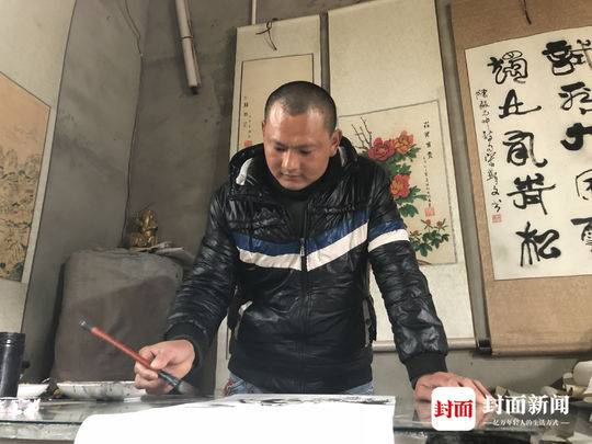  现实版扫地僧！小学文化自学作画走红