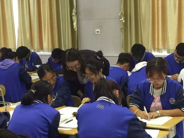 家校沟通默契有方，互信协同提质增效——“求真”德育讲坛心得体会