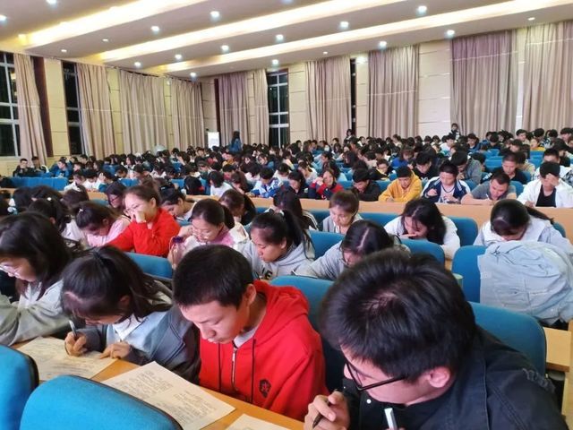 “向国旗敬礼” | 新疆部红色经典品诗会