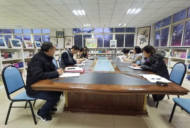 提升专业化服务能力，争创新时代育人先锋——高三教师党支部举行主题党日活动