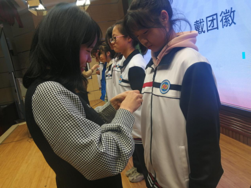 青春心向党 建功新时代——青岛六十六中2020年下半年入团仪式