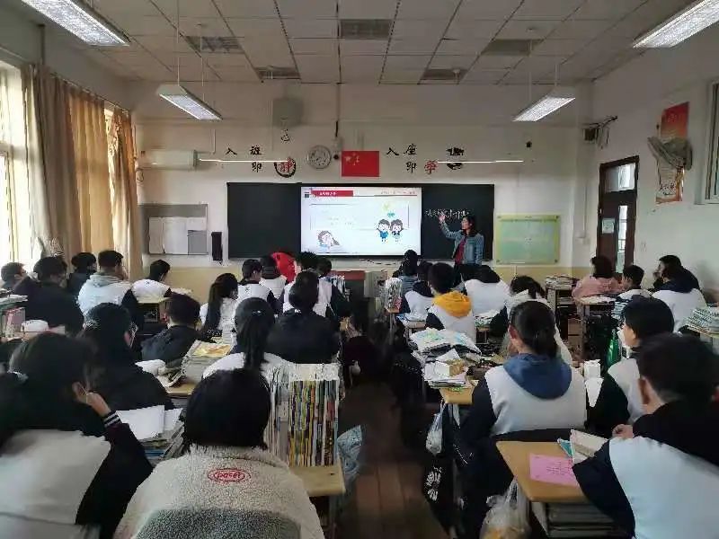 宪法在心中 我校举行“学宪法 讲宪法”宪法学习宣传教育系列活动