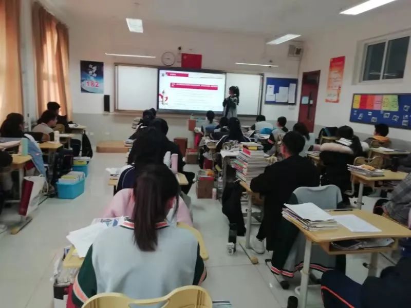 宪法在心中 我校举行“学宪法 讲宪法”宪法学习宣传教育系列活动