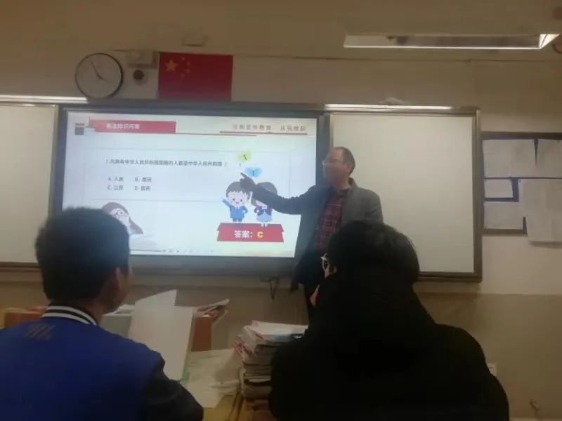 宪法在心中 我校举行“学宪法 讲宪法”宪法学习宣传教育系列活动