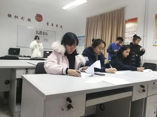 青岛六十六中校园艺术节“青春共鸣”主持人专场