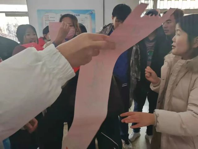 趣味历史 百度一下——青岛六十六中举办历史“猜谜语”活动