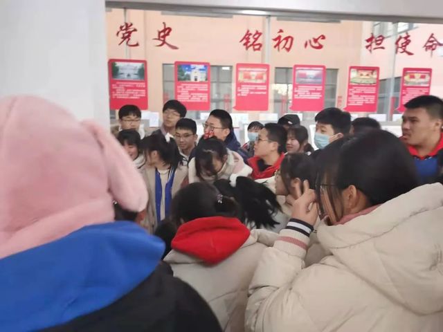 趣味历史 百度一下——青岛六十六中举办历史“猜谜语”活动