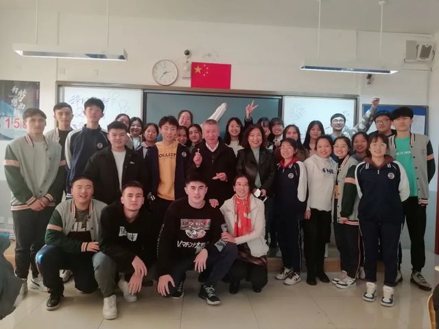 青岛六十六中“辞旧迎新”师生联欢活动圆满成功