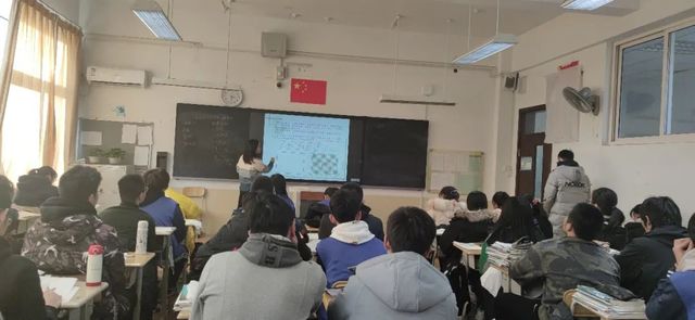 精雕细琢课堂设计，精益求精教学研究 ——物理组郑洁老师开设集备组展示课