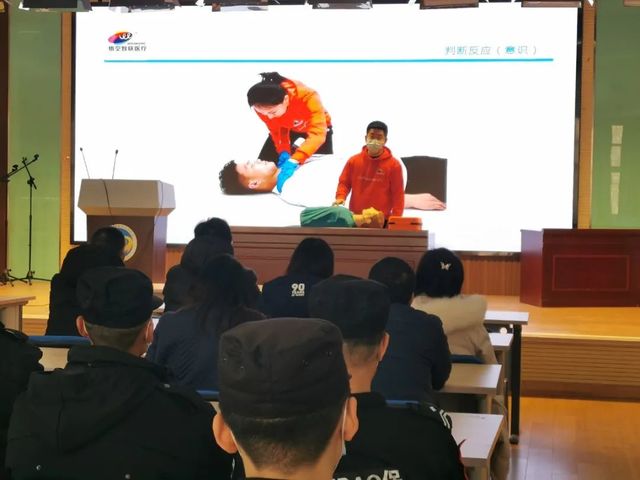 开展AED急救培训 共筑平安校园