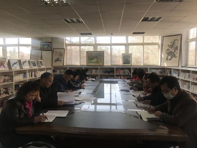 找问题明方向，守初心担使命 ——高三教师党支部召开组织生活会暨民主评议党员
