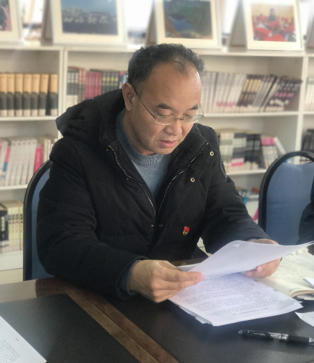 找问题明方向，守初心担使命 ——高三教师党支部召开组织生活会暨民主评议党员