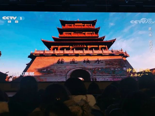绵绵史诗 大美新疆——青岛六十六中新疆部观看《中国新疆之历史印记》