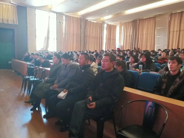 绵绵史诗 大美新疆——青岛六十六中新疆部观看《中国新疆之历史印记》