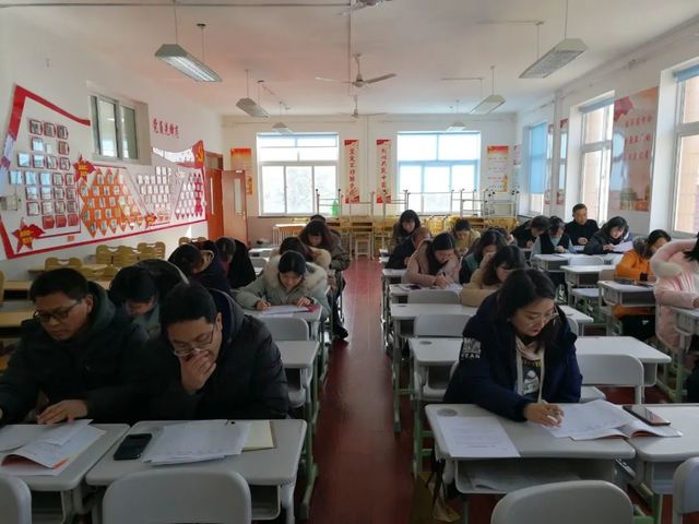 砥砺奋进 继往开来——高二教师党支部召开组织生活会