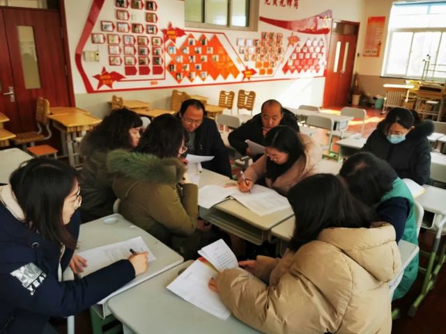 砥砺奋进 继往开来——高二教师党支部召开组织生活会