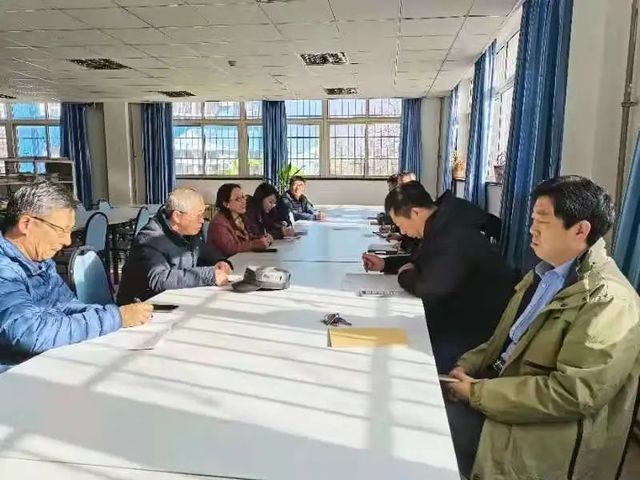 行政党支部召开组织生活暨民主评议党员会