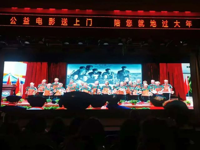 《我和我的家乡》——青岛六十六中新疆部组织观看公益电影