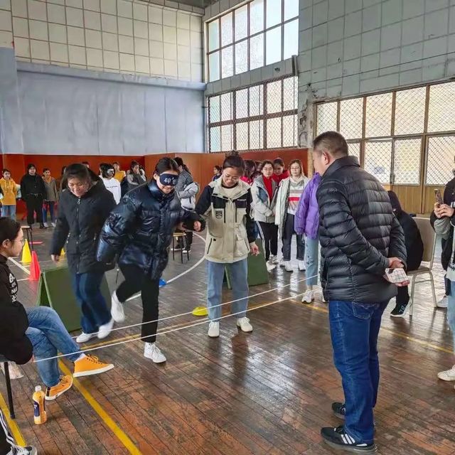 运动无处不在，跑酷无限精彩 ——青岛六十六中新疆部举办趣味跑酷