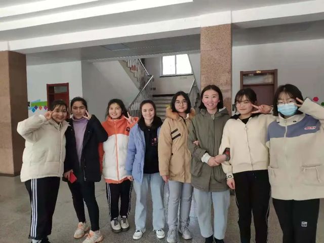 运动无处不在，跑酷无限精彩 ——青岛六十六中新疆部举办趣味跑酷