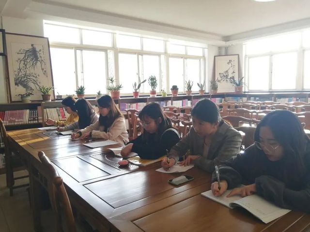 学党史、知党情、跟党走——青岛六十六中教职工团支部开展党史主题教育活动