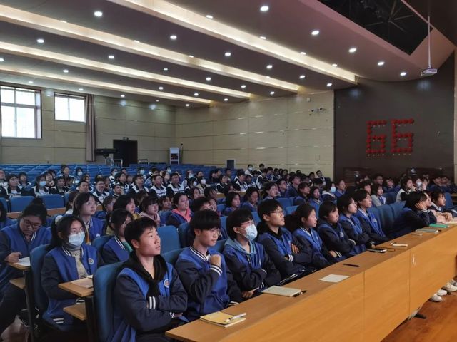 改革如大潮奔涌，谁人勇立潮头指引航向——青岛六十六中举办改革开放史教育主题团课