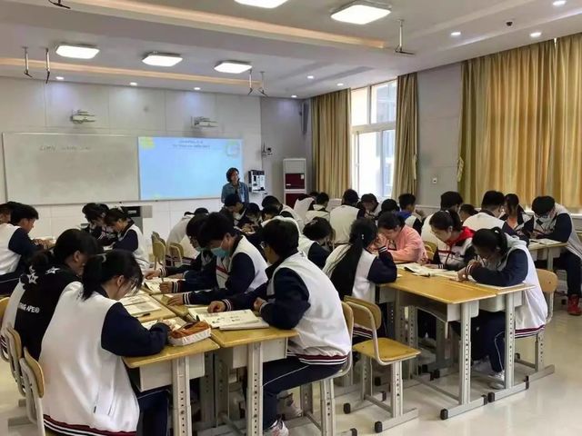 立足学情，用好新教材，为学生可持续发展蓄力——高一英语备课组组开展研究课