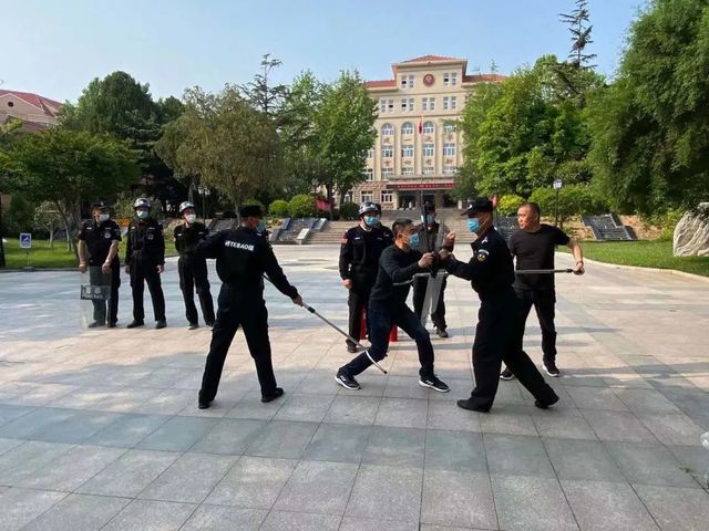 砺练精兵 护校安园——青岛六十六中举行保安岗位实战练兵活动