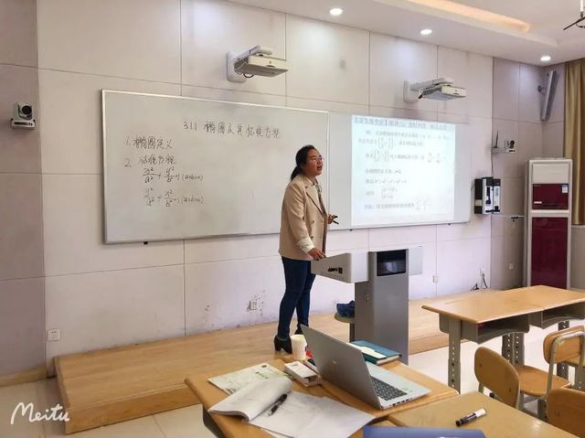 齐心协力共交流，专家引领促成长——我校数学组磨课教研活动