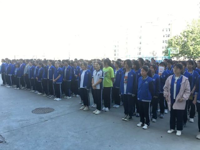 关注安全、关爱生命——青岛六十六中学生宿舍消防应急疏散演习