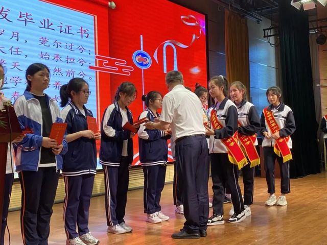 百年华诞心向党 青春飞扬梦远航——青岛六十六中2021届学子毕业啦！