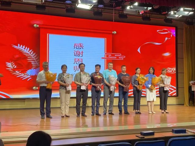 百年华诞心向党 青春飞扬梦远航——青岛六十六中2021届学子毕业啦！