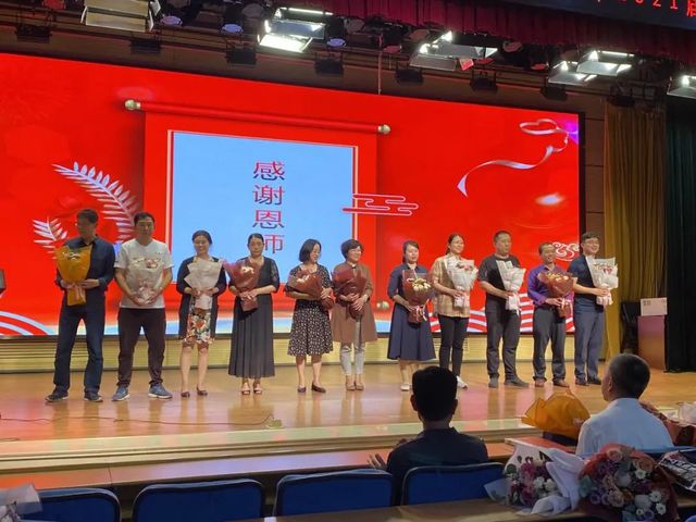 百年华诞心向党 青春飞扬梦远航——青岛六十六中2021届学子毕业啦！