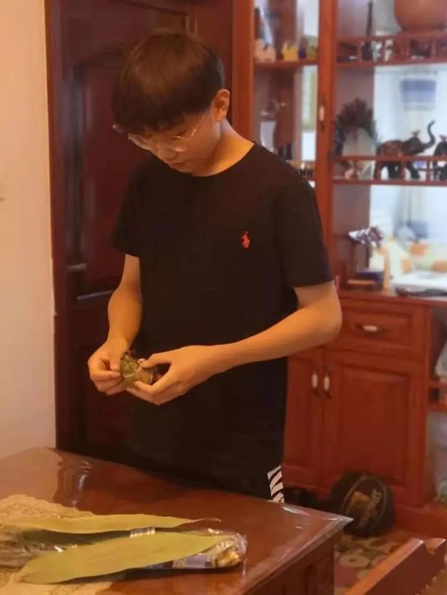 别样端午乐融融，一叶一绳“粽”关情