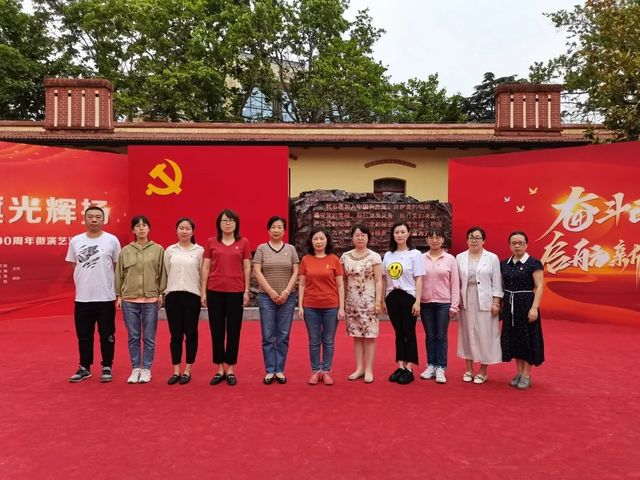 追寻红色记忆，让信仰之光照亮奋进之路——青岛六十六中举行党史实地教学暨新党员入党宣誓活动