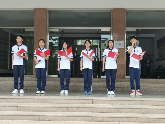 牢记初心使命 喜迎建党百年——我校举行“迎七一·庆百年”升旗仪式