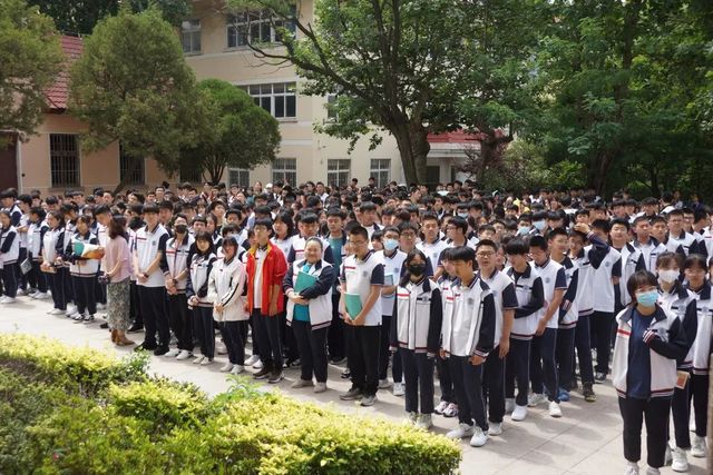 应急演练防未然，筑牢校园安全线——青岛六十六中开展校园应急疏散演练