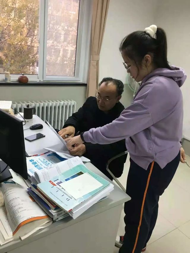 不采华名、不兴伪事重实干，树党员好形象