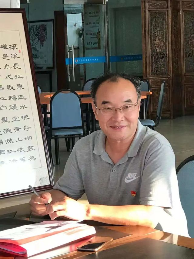 不采华名、不兴伪事重实干，树党员好形象