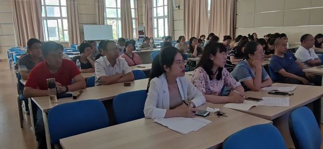 凝心聚力·经验共享·接力前行——青岛六十六中2021、2022届新老高三对接会