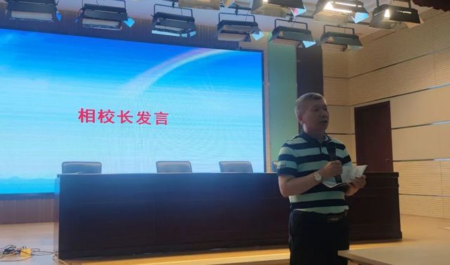 凝心聚力·经验共享·接力前行——青岛六十六中2021、2022届新老高三对接会