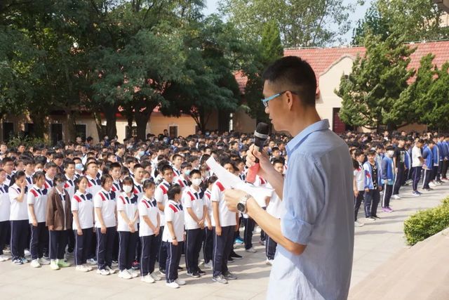 疏散演练筑防线，安全知识记心间——我校举行防踩踏应急疏散演练
