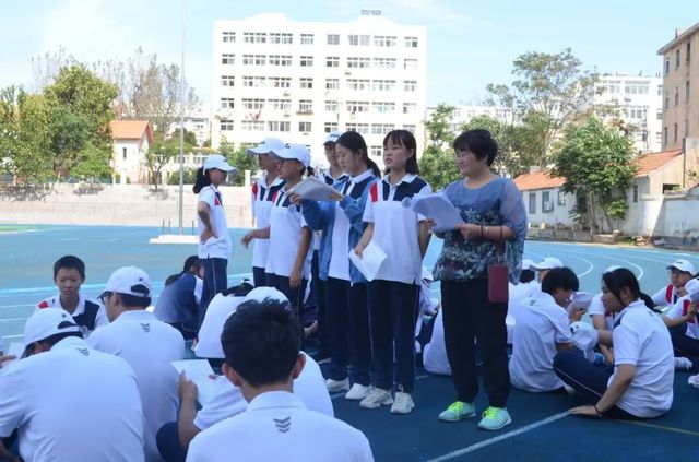 巩固国防，红心向党——青岛六十六中2021级国防教育活动进行中