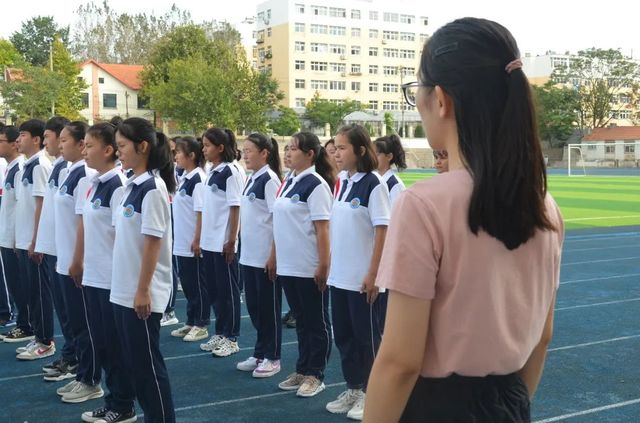巩固国防，红心向党——青岛六十六中2021级国防教育活动进行中