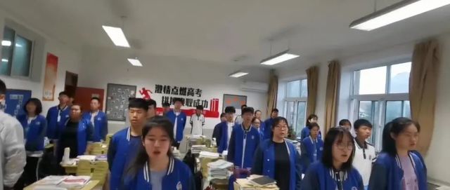 喜迎国庆，强国有我——我校举行“向国旗敬礼”主题升旗仪式