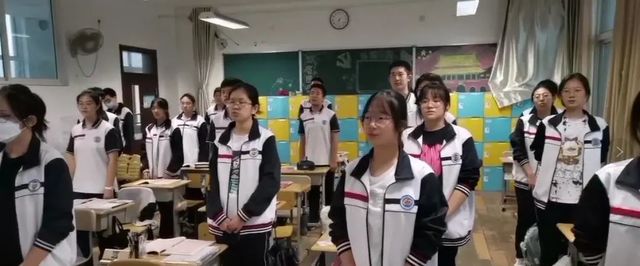 喜迎国庆，强国有我——我校举行“向国旗敬礼”主题升旗仪式