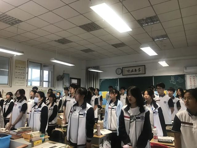 喜迎国庆，强国有我——我校举行“向国旗敬礼”主题升旗仪式