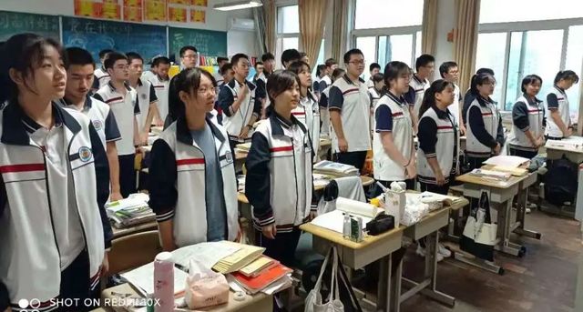 喜迎国庆，强国有我——我校举行“向国旗敬礼”主题升旗仪式