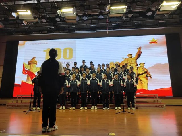 践行“十个一” | 传唱红色经典 继承优良传统——高一年级举行军训歌咏比赛