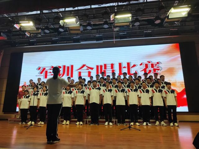 践行“十个一” | 传唱红色经典 继承优良传统——高一年级举行军训歌咏比赛